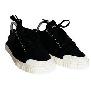 Treton Sz 9.5 Black Tournet tight open weave sneaker Logo